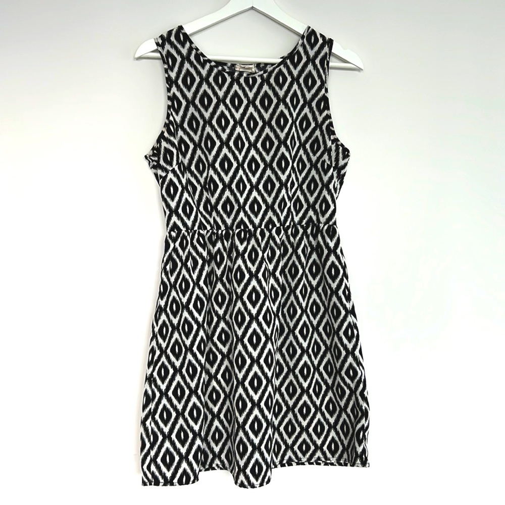 Mini dress with sexy back cut